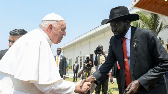 Der Papst im Südsudan: Papst Franziskus mit Salva Kiir Mayardit, dem Präsidenten des Südsudan.