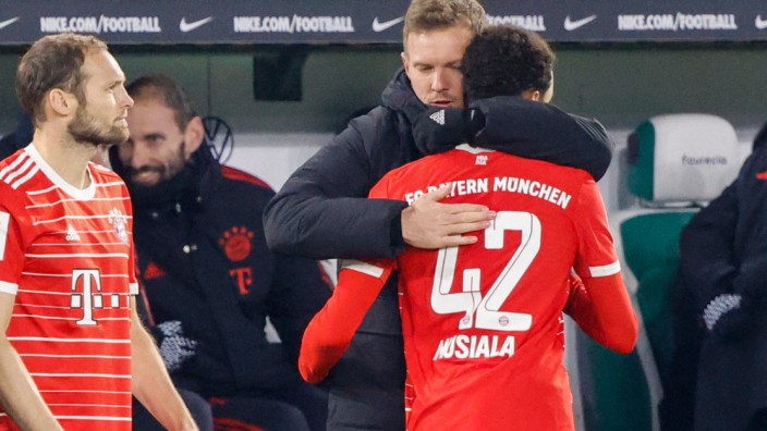 FC Bayern in Wolfsburg: Cheftrainer Julian Nagelsmann freute sich sichtlich über den Auftritt seiner Bayern in Wolfsburg.