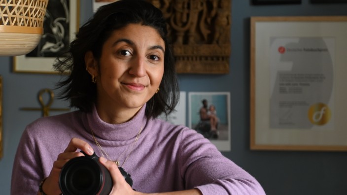 Endometriose: Jasmin Breidenbach hat mit ihrem aktuellen Fotoprojekt Einblick gewährt in das oft qualvolle Leben von fünfzehn Endometriose-Betroffenen.