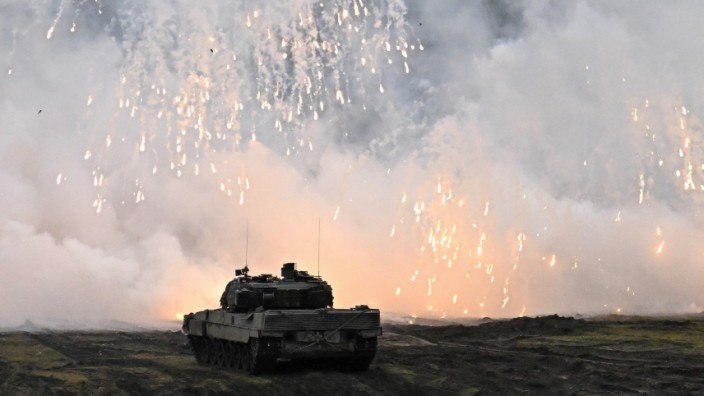 Waffenlieferungen: Ein "Leopard"-Panzer aus Bundeswehr-Beständen bei einer Übung.
