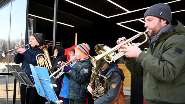 U-Bahn-Bau: Lehrer und Schüler der Planegger Musikschule begleiten den Festakt.