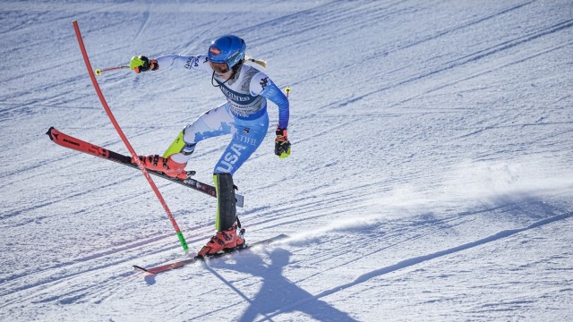 Alpine Ski-WM: Erinnerungen an Peking? Davon wollte Mikaela Shiffrin am Montag nichts hören. Die Weltmeisterschaften in Frankreich begannen für die Amerikanerin allerdings nicht viel besser als die Winterspiele vor einem Jahr - diesmal schied Shiffrin in der Kombination aus.