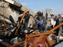 Der Tag nach der Katastrophe: Erneutes Erdbeben in der Türkei