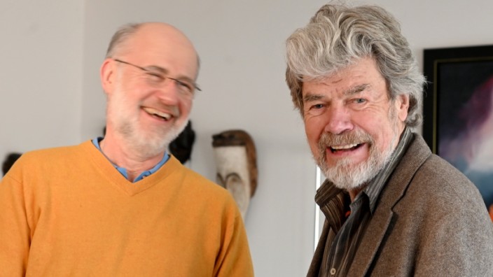 Harald Lesch und Reinhold Messner: Erste Begegnung: Harald Lesch (li.) trifft Reinhold Messner in dessen Münchner Wohnung.