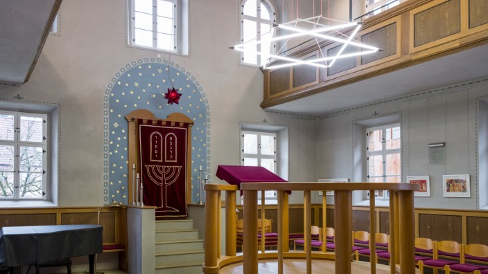 Antisemitismus: Eine Innenansicht der Synagoge und des jüdischen Museums Ermreuth. Auf die Synagoge wurde in der Silvesternacht 2022/23 ein mutmaßlich rechtsextremer Anschlag verübt.