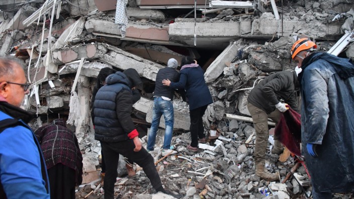 Experte: Durch die Erdbeben im östlichen Mittelmeerraum sind in der Türkei und in Syrien Tausende Menschen ums Leben gekommen.
