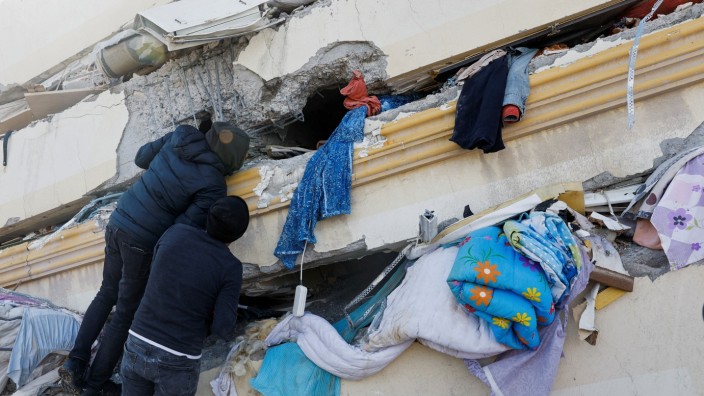 Erdbeben: "Die ersten 72 Stunden sind entscheidend": Suche nach Verschütteten in Kahramanmaraş in der Türkei.