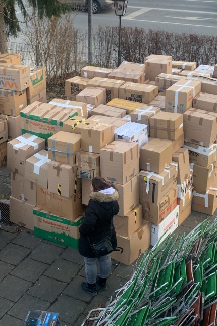 Erdbebenkatastrophe in der Türkei und Syrien: Viele Pakete wurden binnen Stunden zur alevitischen Gemeinde München gebracht.