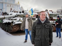 Ukraine-Reise: Pistorius verspricht bei Besuch in Kiew mehr als 100 “Leopard 1”-Panzer