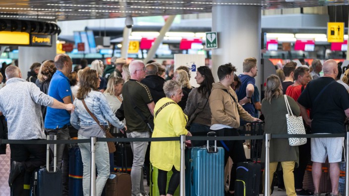 Luftverkehr: So wie in Amsterdam herrschte im vergangenen Sommer an vielen europäischen Flughäfen Chaos.