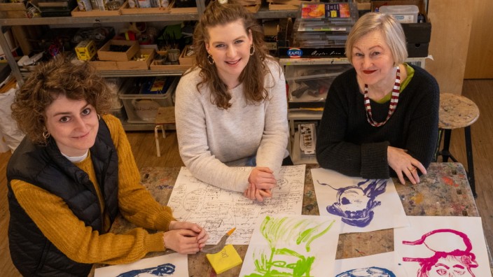 SZ-Kulturpreis Tassilo: Schicken Kinder auf die kreative Spielwiese: Luzi Gross, Annika Hornsteiner und Lilli Plodeck, die Gründerin der Schule (von links).