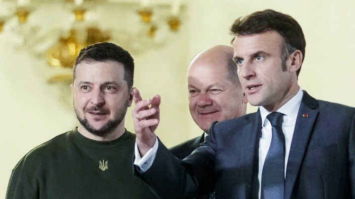 Krieg in der Ukraine: Dreiertreffen in Paris: Wolodimir Selenskij, Olaf Scholz und Emmanuel Macron