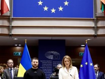 Krieg in der Ukraine: Selenskij drängt in Brüssel auf einen EU-Beitritt