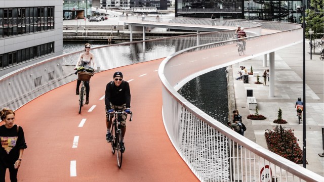 Vortragsreihe Rundflug Fliegerhorst: Vorfahrt für Radfahrer: Eine Radbrücke in Kopenhagen.