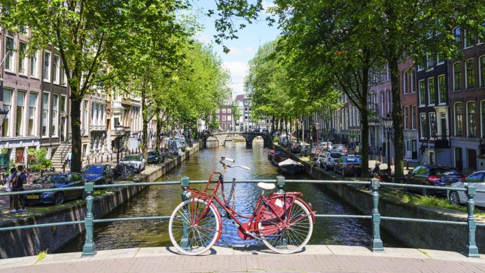 Tourismus: Ein Kanal in Amsterdam. Auch hier soll zukünftig nicht mehr gekifft werden dürfen.