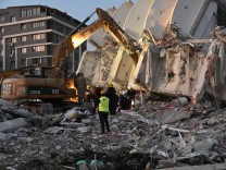 Türkei und Syrien: Weitere Überlebende vier Tage nach Erdbeben gefunden