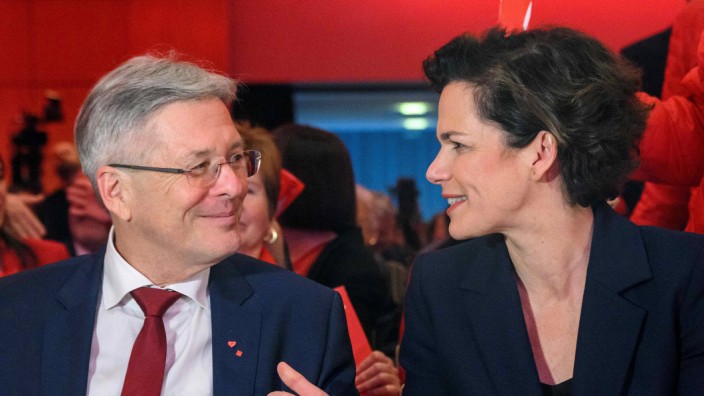Österreich: Peter Kaiser (SPÖ) ist seit fast einem Jahrzehnt Landeshauptmann von Kärnten, hier beim Wahlkampfauftakt im Januar 2023 mit der Bundesparteichefin Pamela Rendi-Wagner.