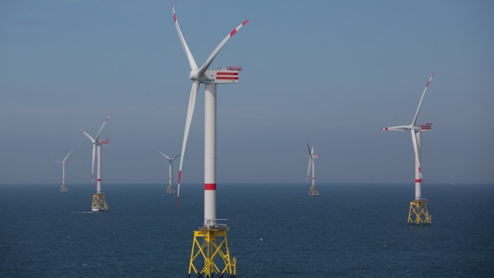 Energiewende: Der Windpark "Nordsee Ost" vor der Küste Helgolands.