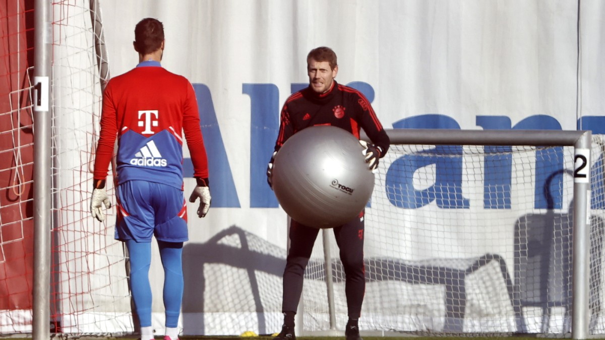 Manuel Neuer and the goalkeeping coaches: farewell to the ball machine