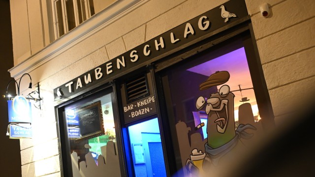 "Taubenschlag"-Bar: Die bierselige Taube ist das Markenzeichen der Bar-Kneipen-Boazn.