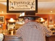 Pressebilder: In Elko in Nevada findest seit 1985 das "National Cowboy Poetry Gathering" statt. Einmal im Jahr wird da fast eine Woche lang die Cowboy-Lyrik gefeiert. Cowboys, Gedichte und Smalltown America. Läuft vom 30. Januar bis zum 4. Februar.