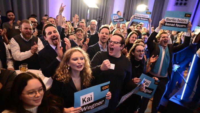 Wahl in Berlin 2023: CDU-Anhänger feiern das Ergebnis