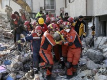 Türkei und Syrien: Retter befreien weitere Überlebende im Erdbebengebiet