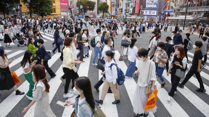 Einmal im Leben: Geordnetes Gewimmel: die Shibuya-Kreuzung in Tokio.