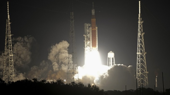 Raumfahrt: Ohrenbetäubend: Eine SLS-Rakete der Artemis-Mission startet vom Weltraumbahnhof Cape Canaveral.