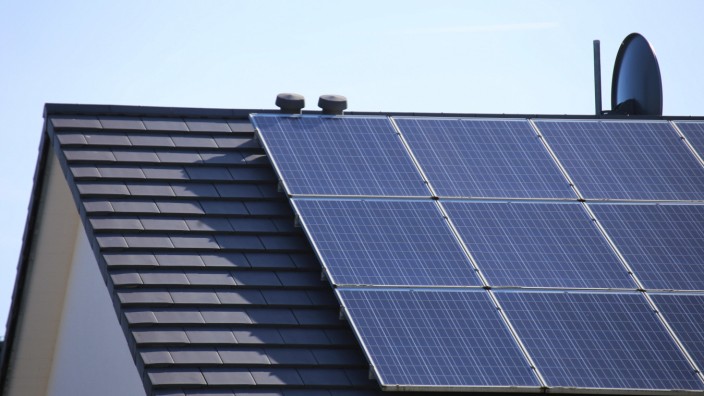 Erneuerbare Energien: Wer sich eine Fotovoltaikanlage aufs Dach bauen möchte, kommt an chinesischer Technik meist nicht vorbei.