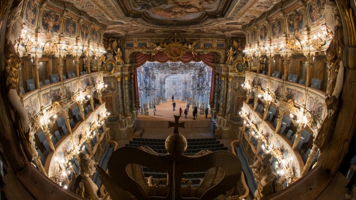 Schlösser, Gärten und Seen in Bayern: Das Markgräfliche Opernhaus in Bayreuth ist seit 2012 Teil des Unesco-Welterbes. Im April soll das neue Opernhausmuseum im Komödien- und Redoutenhaus eröffnet werden.