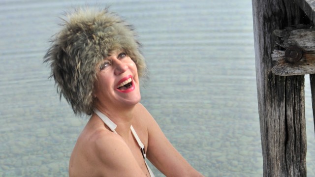 Column: My passion: An important winter bathing utensil: the warming fur hat.