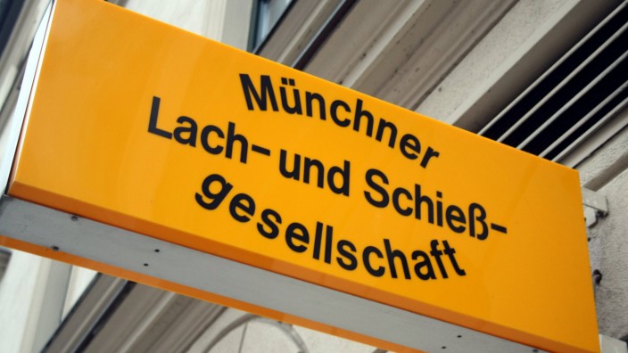 Münchner Lach- und Schießgesellschaft: Muss dieses Schild demnächst abgeschraubt werden? So weit darf es bitte nicht kommen.