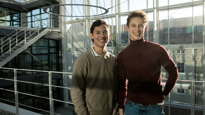 Soziales Start-up: Bildungschancen für andere zu schaffen, das ist Jonas Will (rechts) und Santiago Polanco von Techdalo wichtig - weil sie selbst so viele hatten, sagen sie.