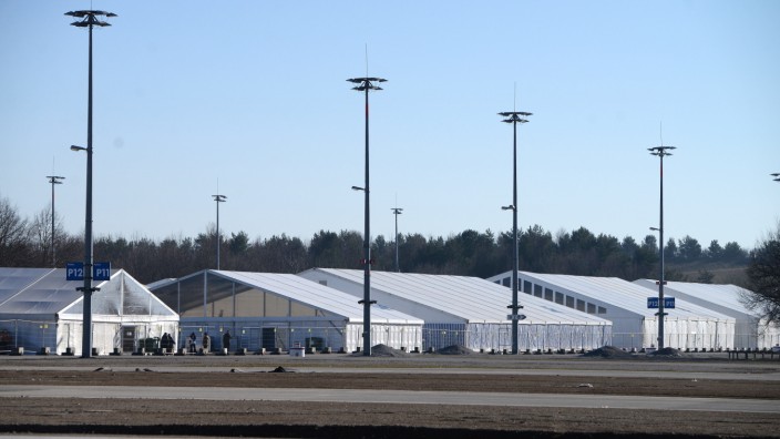 Unterbringung von Geflüchteten: Auch auf dem Messegelände in München Riem wurden zeitweise Geflüchtete untergebracht. Die Zelte wurden im Februar schließlich abgebaut.