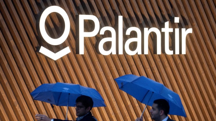 Politik: FILE PHOTO: The logo of U.S. software company Palantir Technologies is seen in Davos, Switzerland, May 22, 2022. Picture taken May 22, 2022. REUTERS/Arnd Wiegmann/File Photo