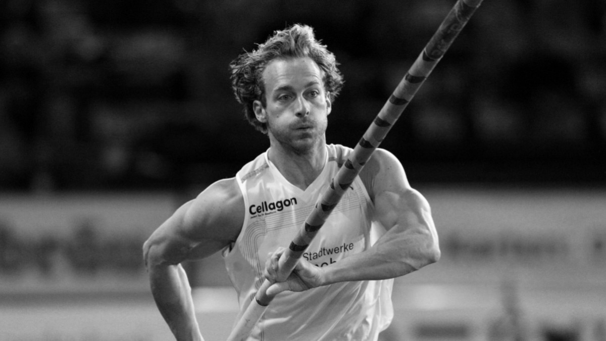 Former pole vaulter Tim Lobinger died after a long illness