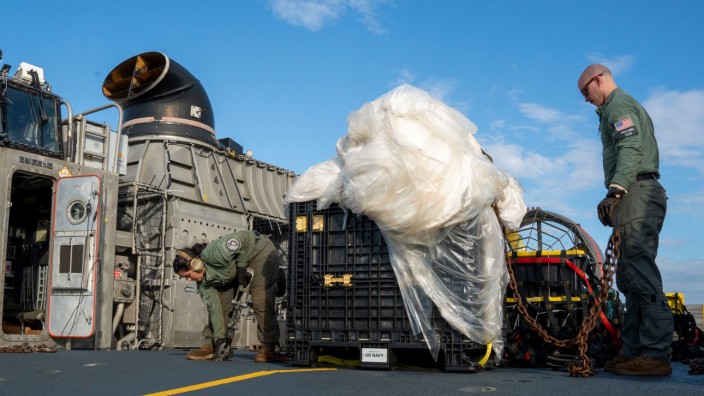 USA: Überreste eines Ballons, den die US-Luftwaffe vor der Küste des Bundesstaats South Carolina abschoss.