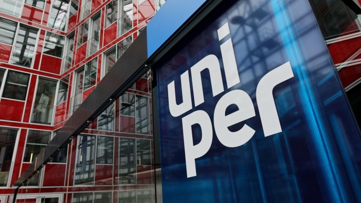 Energie: Uniper-Logo in der Düsseldorfer Firmenzentrale: Im laufenden Jahr sollen die Verluste zurückgehen.