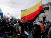 München: Arme Friedenstaube