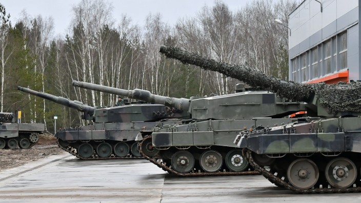 Krieg in der Ukraine: Im polnischen Świętoszów trainieren ukrainische Soldaten bereits mit Leopard-2-Panzern.