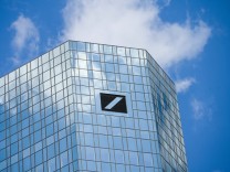 Finanzberatung: EZB: Die Deutsche Bank räumt nicht gründlich genug auf