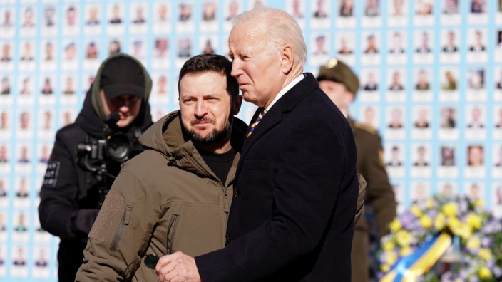 Ukraine: Demonstrative Geschlossenheit: Joe Biden (rechts) und der ukrainische Präsident Wolodimir Selenskij.