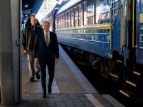 Joe Biden in Kiew: Wie der mächtigste Mann der Welt unbemerkt in ein Kriegsgebiet reist