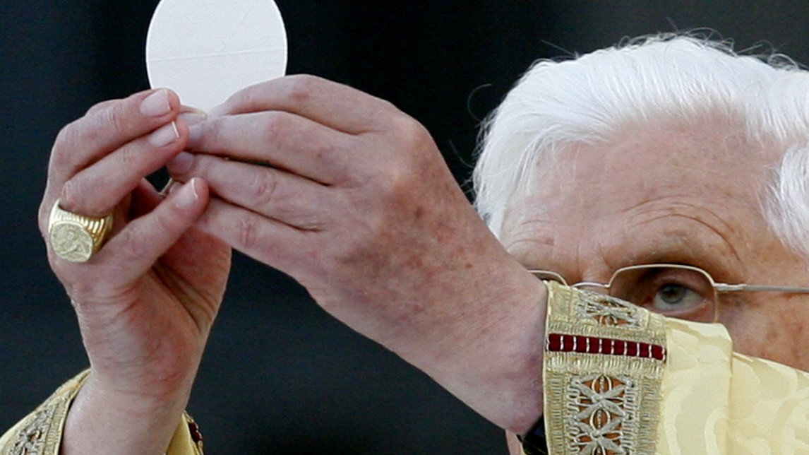 Document incriminates deceased Pope Benedict XVI.  – Politics