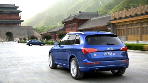 Audi Q5: Elegant: Der neue Audi Q5 versagt sich den bulligen Auftritt. Im Oktober startet der Verkauf.