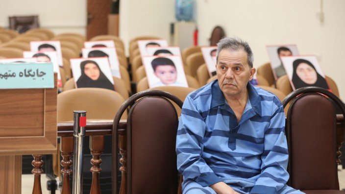 Iran: Die undatierte Aufnahme zeigt Djamshid Sharmahd in einem Teheraner Revolutionsgericht.
