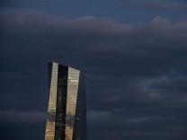 Geldpolitik: EZB wendet Milliardenverlust ab