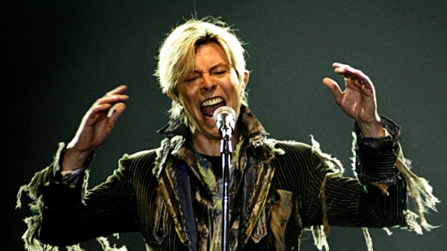 David-Bowie-Nachlass: David Bowie bei einem Konzert in Prag 2004 im Rahmen seiner "A Reality Tour"-Welttournee.