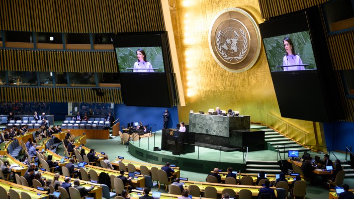 Vereinte Nationen: Die deutsche Außenministerin Annalena Baerbock spricht bei der Notsondertagung der Generalversammlung der Vereinten Nationen.